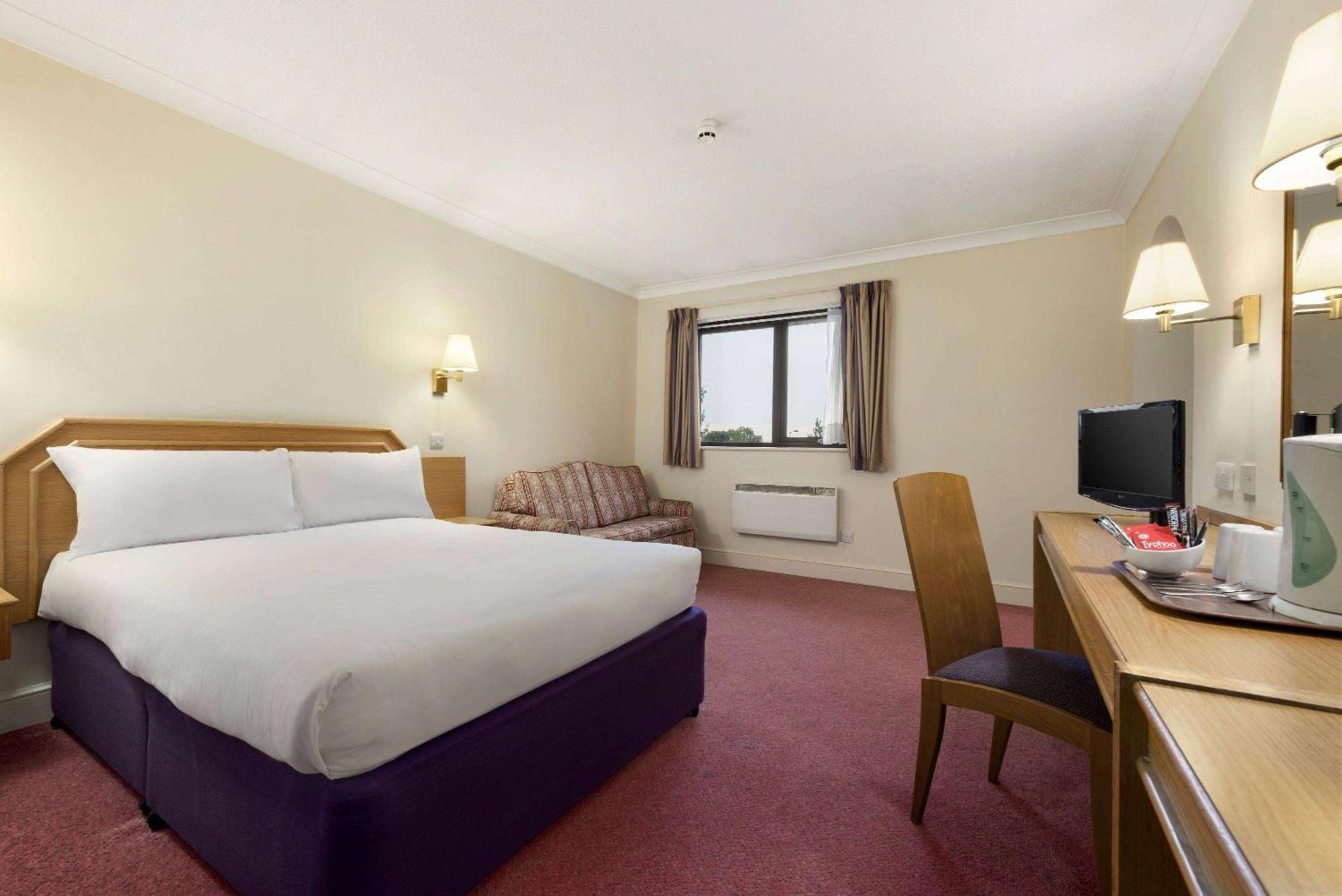 Days Inn Stafford Exterior photo