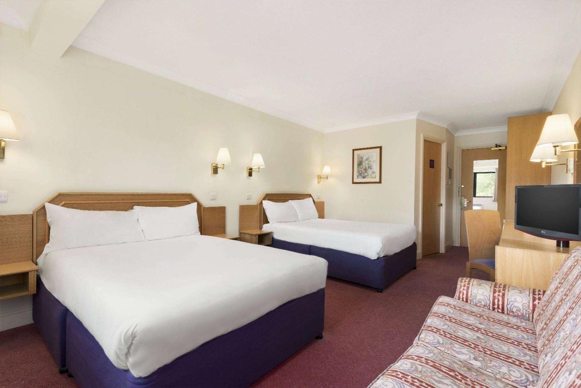 Days Inn Stafford Exterior photo